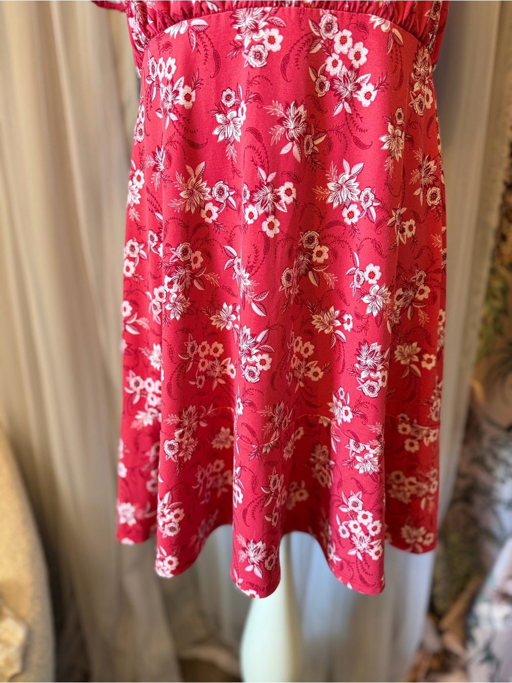 LOFT Floral Fit & Flare Dress Size 8 Raspberry Pink Puff Sleeve GUC - Picture 3 of 11
